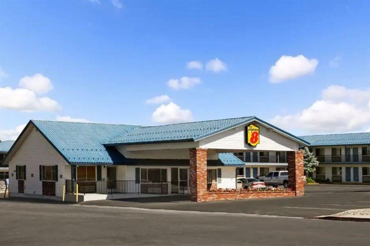 Super 8 By Wyndham סוזאנוויל מראה חיצוני תמונה